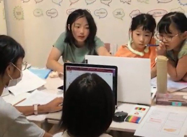 classroom-group-600x440
